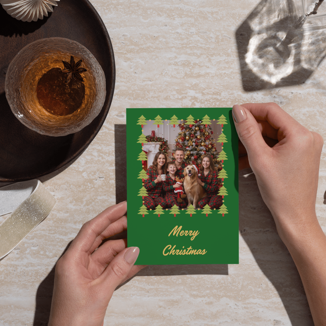 Deine personalisierte Haustier-Weihnachtskarte in grüner Farbe und mit Tannenbaum-Motiv